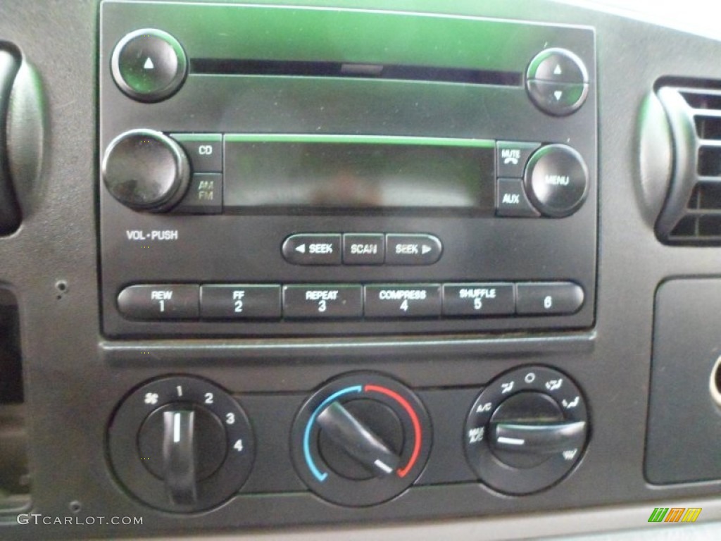 2006 Ford F550 Super Duty XL Crew Cab 4x4 Commercial Truck Controls Photos