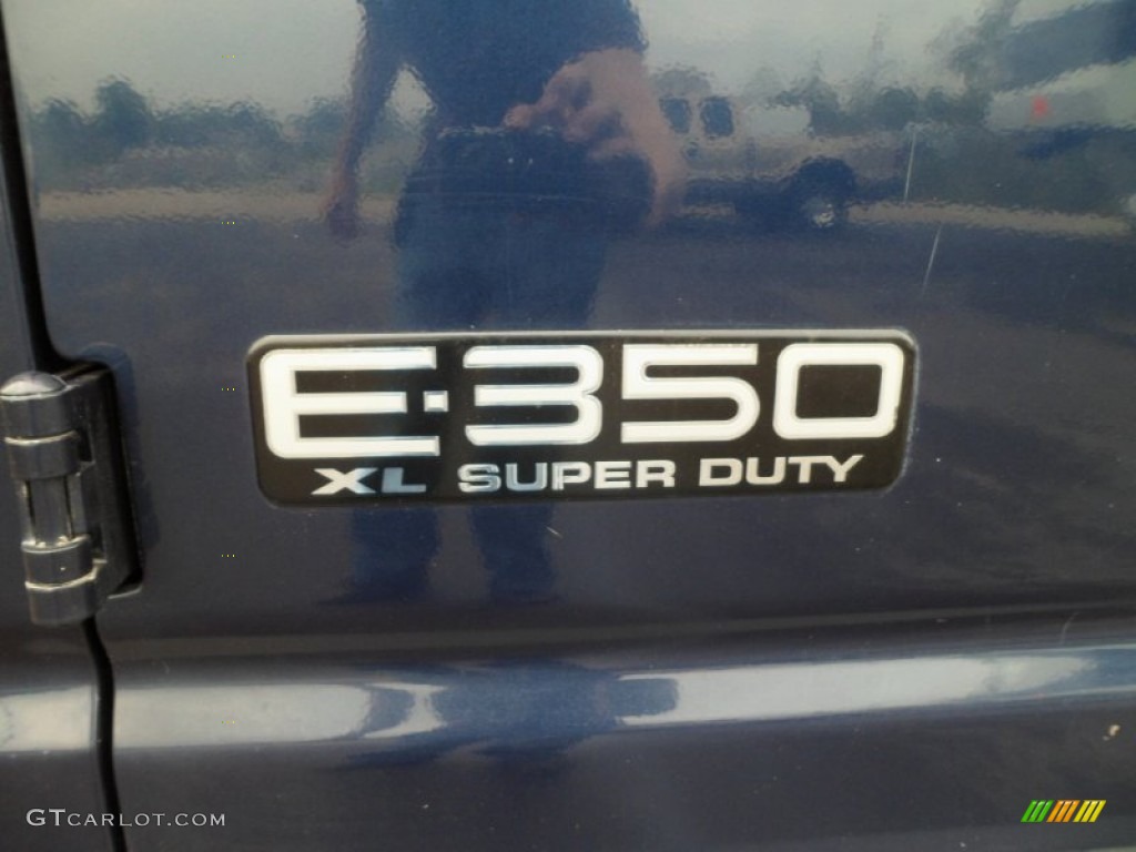 2004 Ford E Series Van E350 Super Duty XL Wheelchair Access Marks and Logos Photos