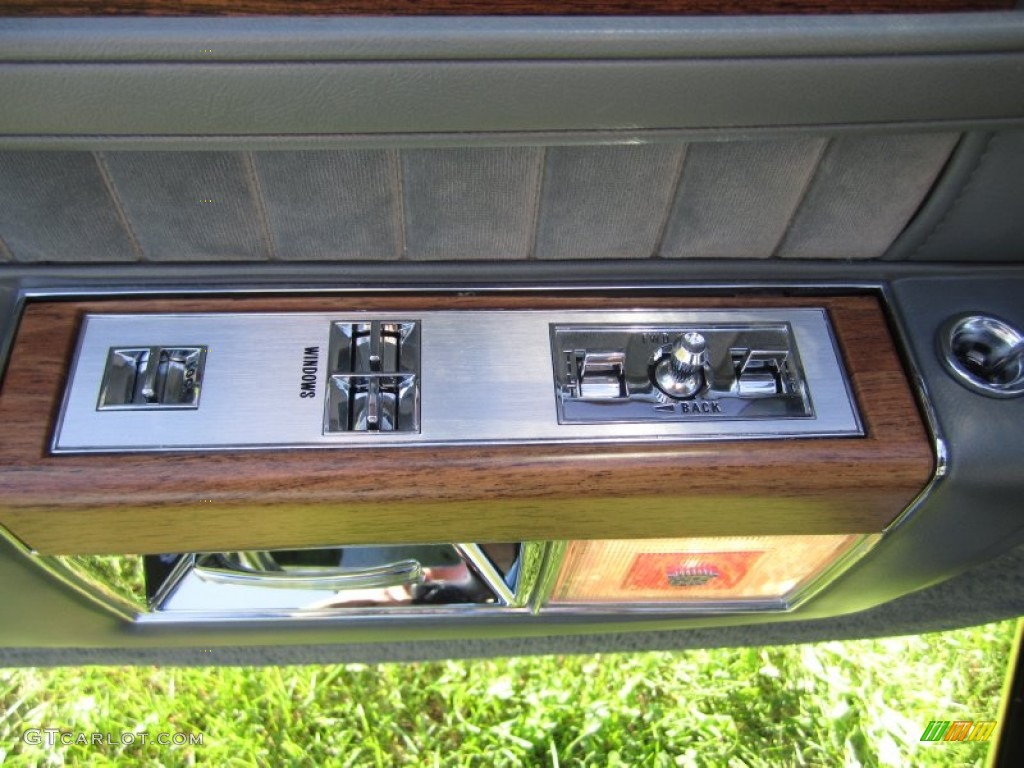 1983 Cadillac DeVille Coupe Controls Photo #63335504