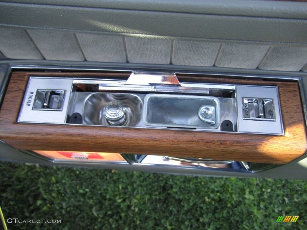 1983 Cadillac DeVille Coupe Controls Photo #63335678