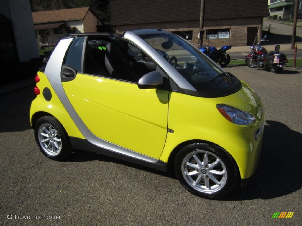2008 fortwo passion cabriolet - Light Yellow / Design Black photo #1