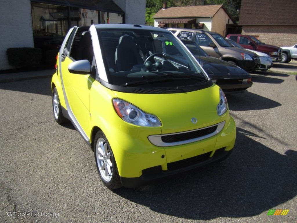 2008 fortwo passion cabriolet - Light Yellow / Design Black photo #10