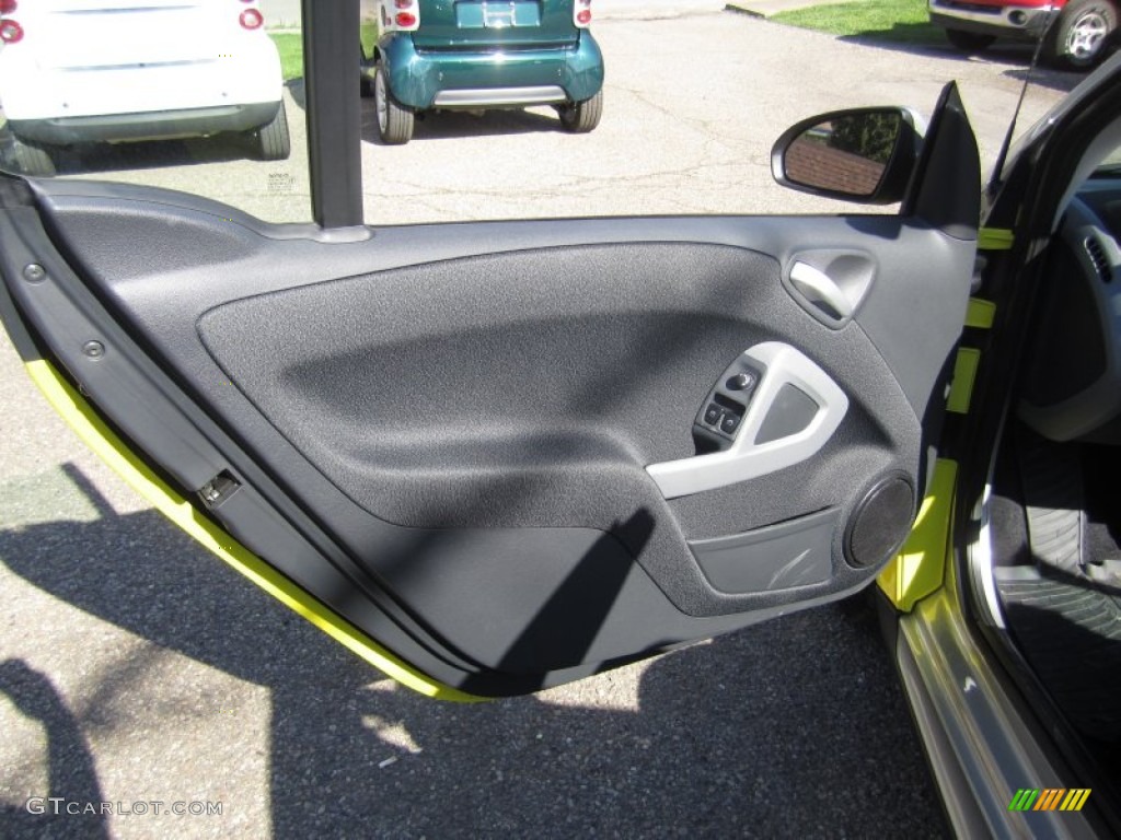 2008 fortwo passion cabriolet - Light Yellow / Design Black photo #12