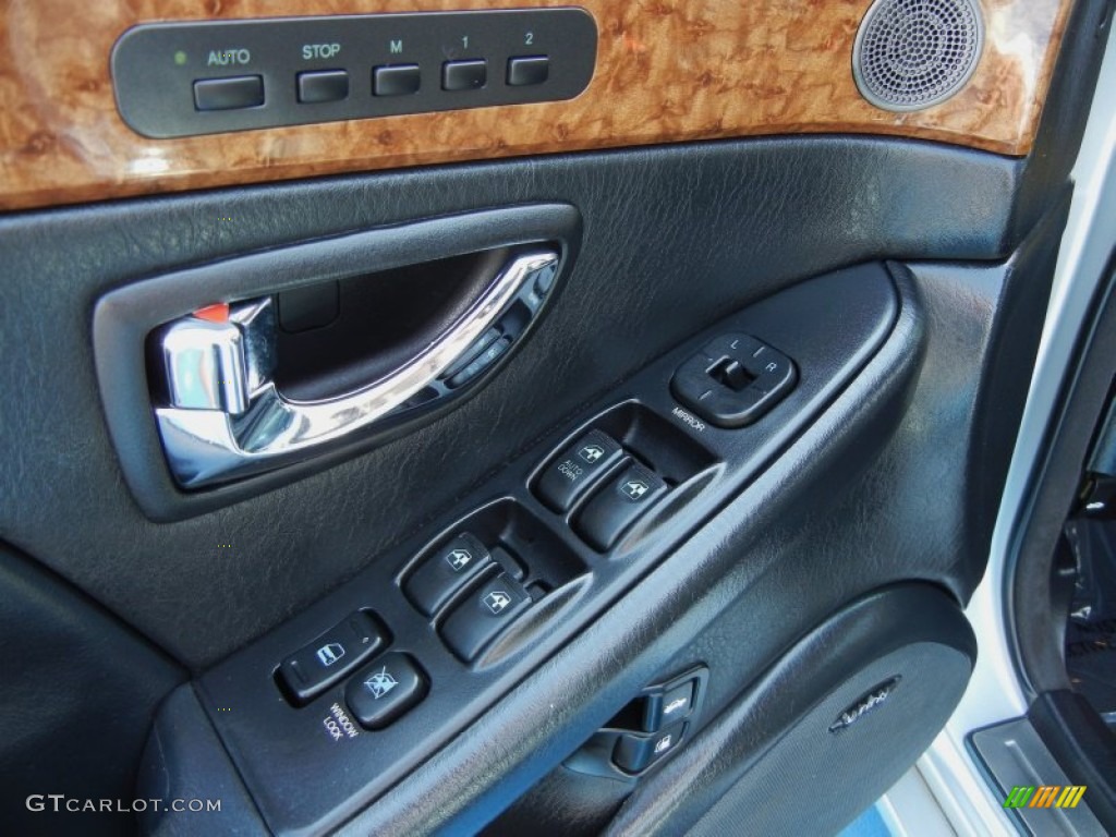 2005 Hyundai XG350 L Controls Photo #63340358