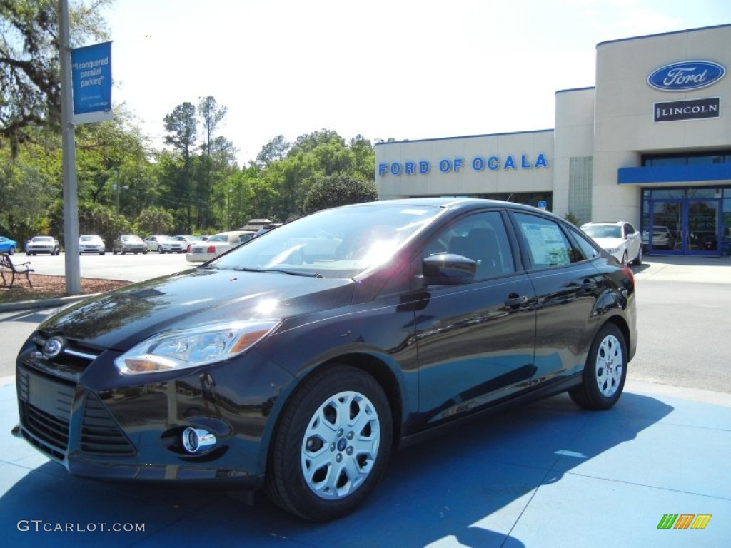 2012 Focus SE Sedan - Black / Charcoal Black photo #1