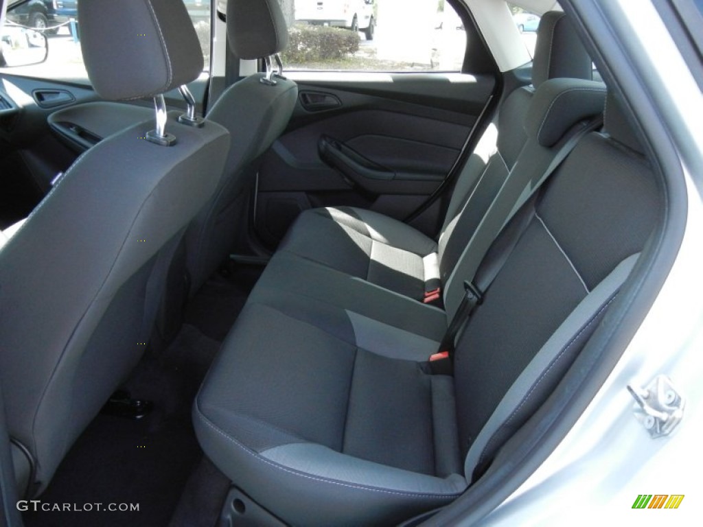 2012 Focus SE Sedan - Ingot Silver Metallic / Charcoal Black photo #6