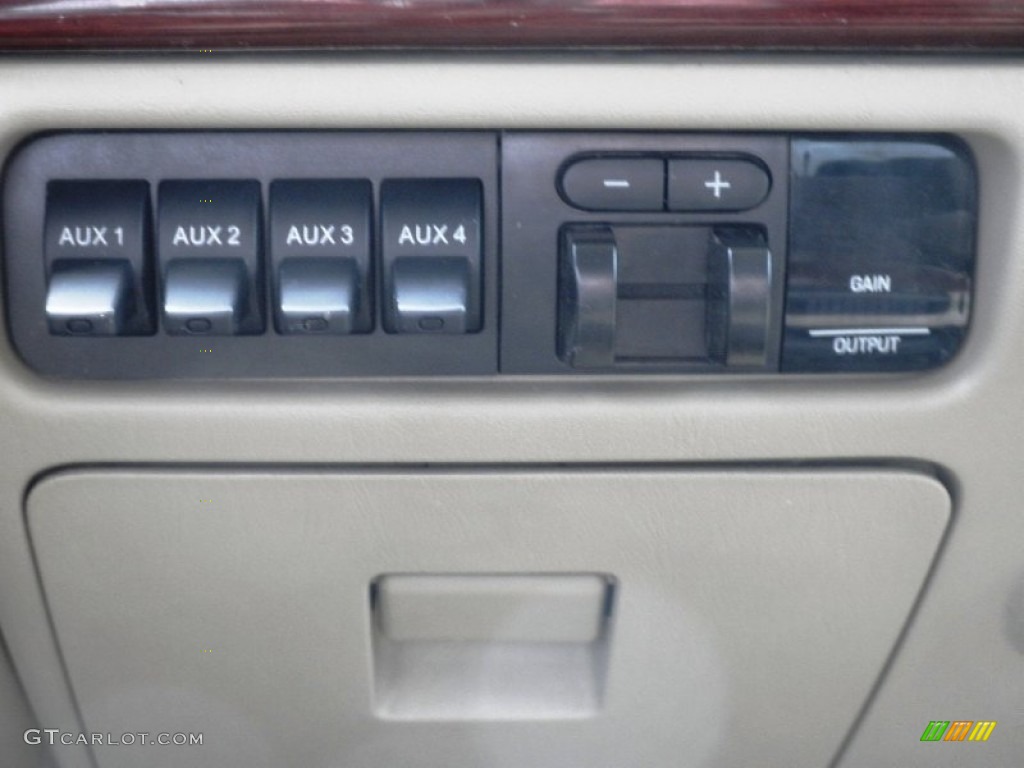 2007 Ford F250 Super Duty Lariat Crew Cab 4x4 Controls Photo #63345218