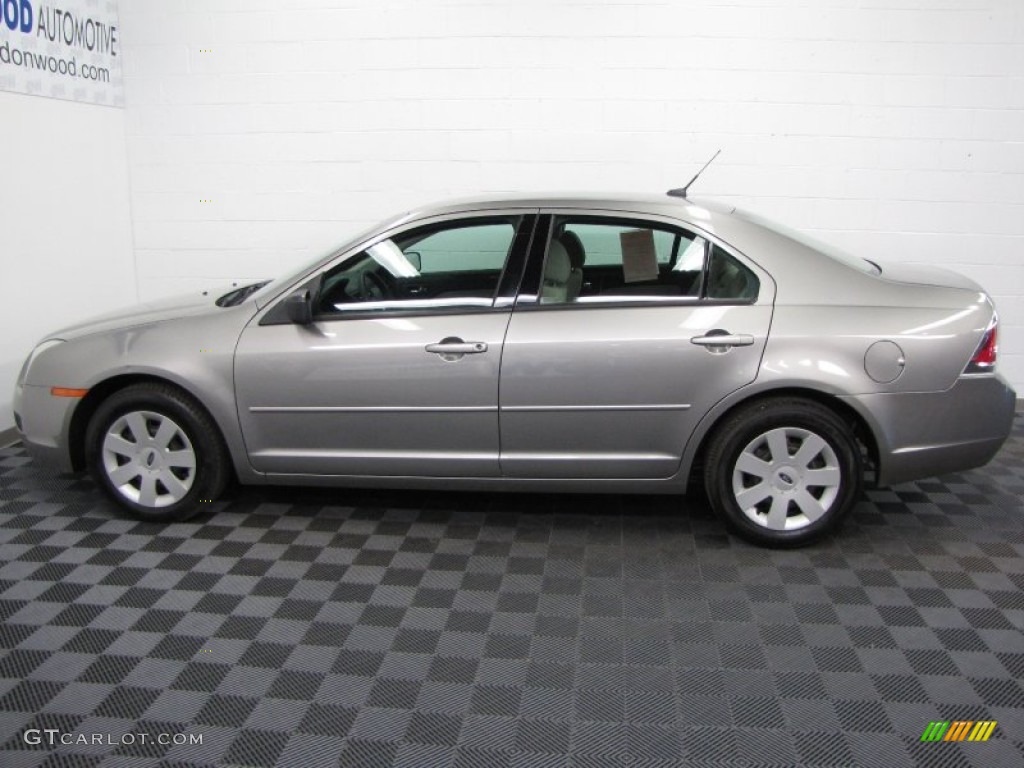 2008 Fusion S - Vapor Silver Metallic / Medium Light Stone photo #6