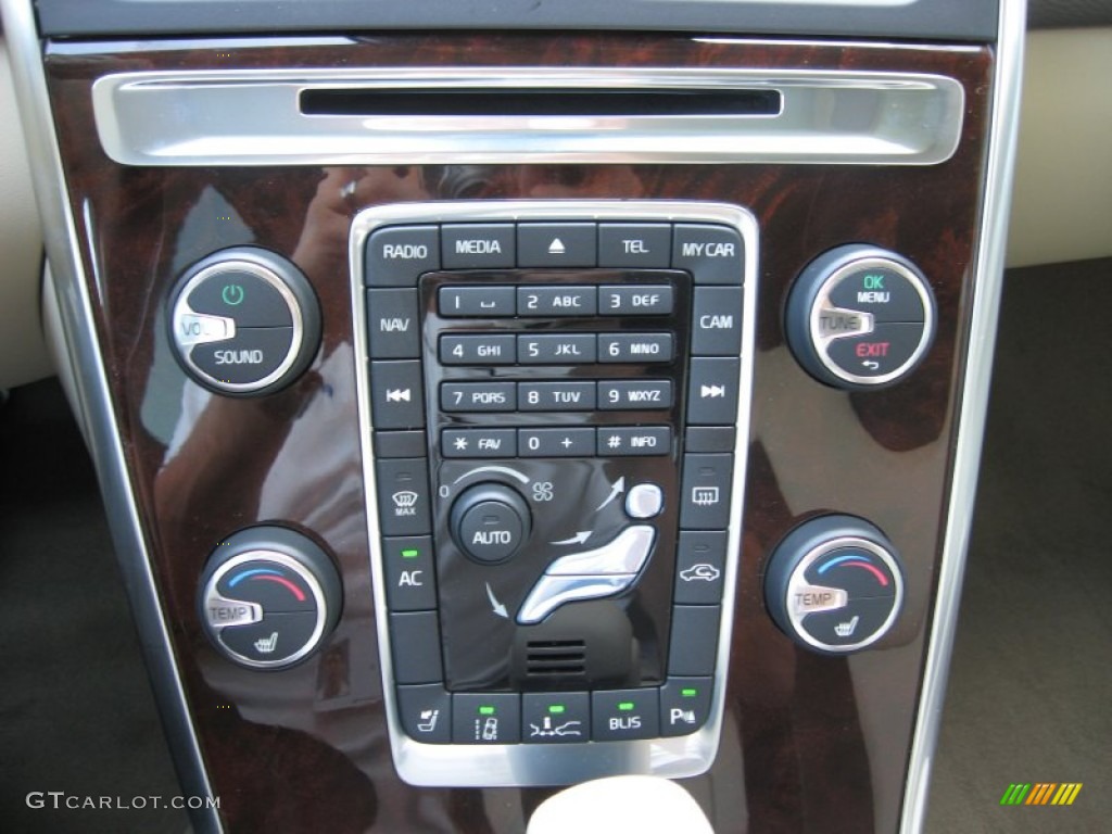 2012 Volvo XC60 T6 AWD Controls Photos