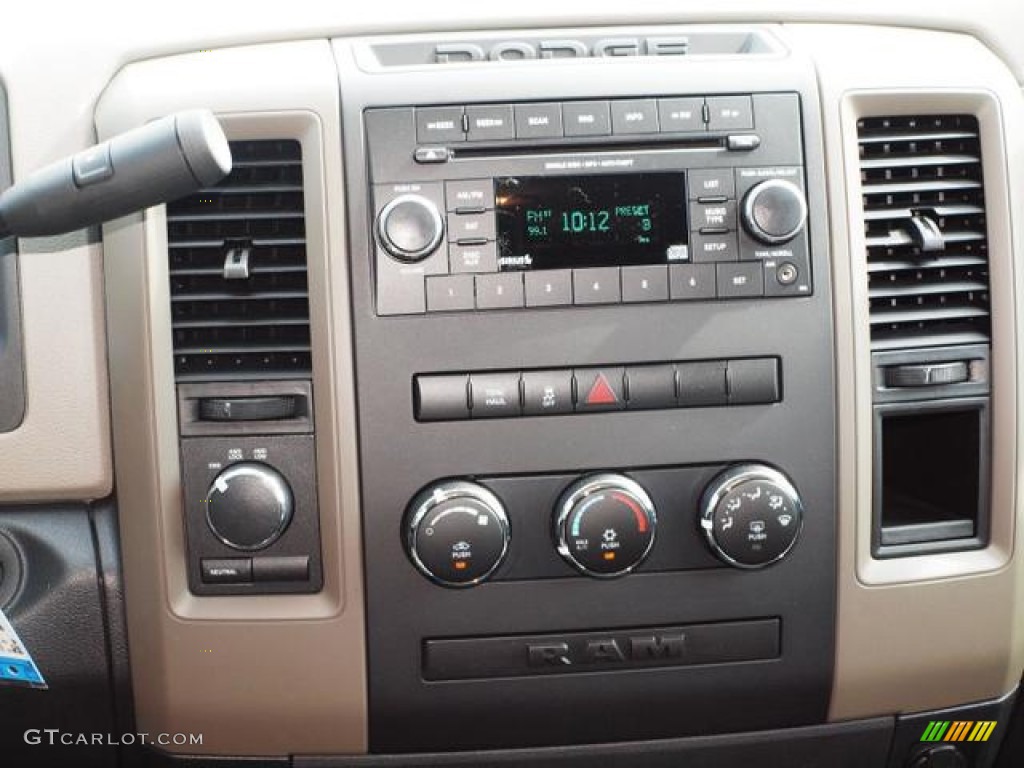 2012 Ram 1500 ST Quad Cab 4x4 - Bright White / Dark Slate Gray/Medium Graystone photo #5