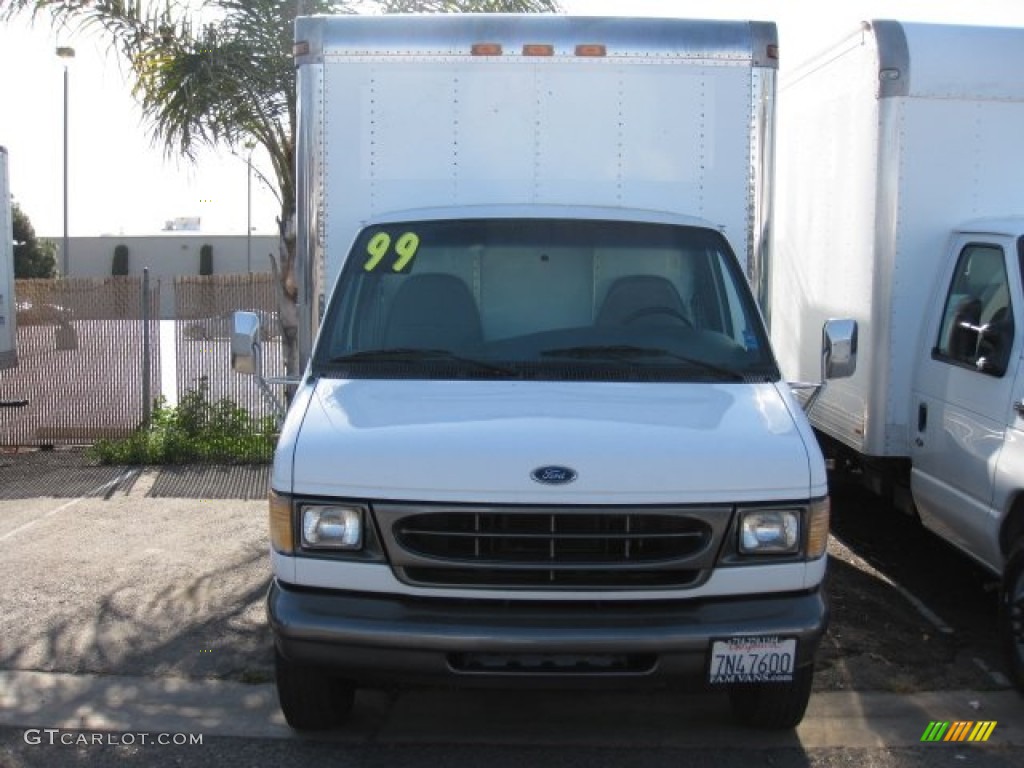 1999 E Series Cutaway E350 Commercial Moving Truck - Oxford White / Medium Graphite photo #2
