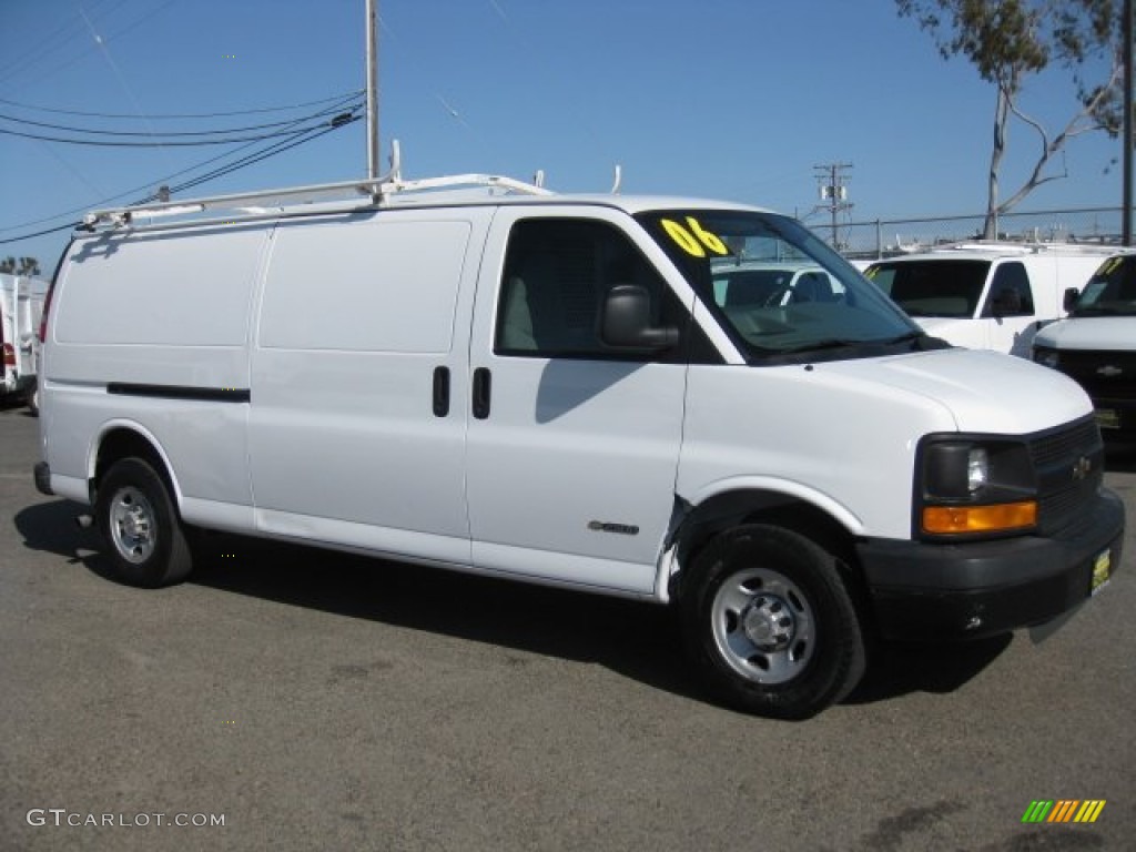 Summit White Chevrolet Express