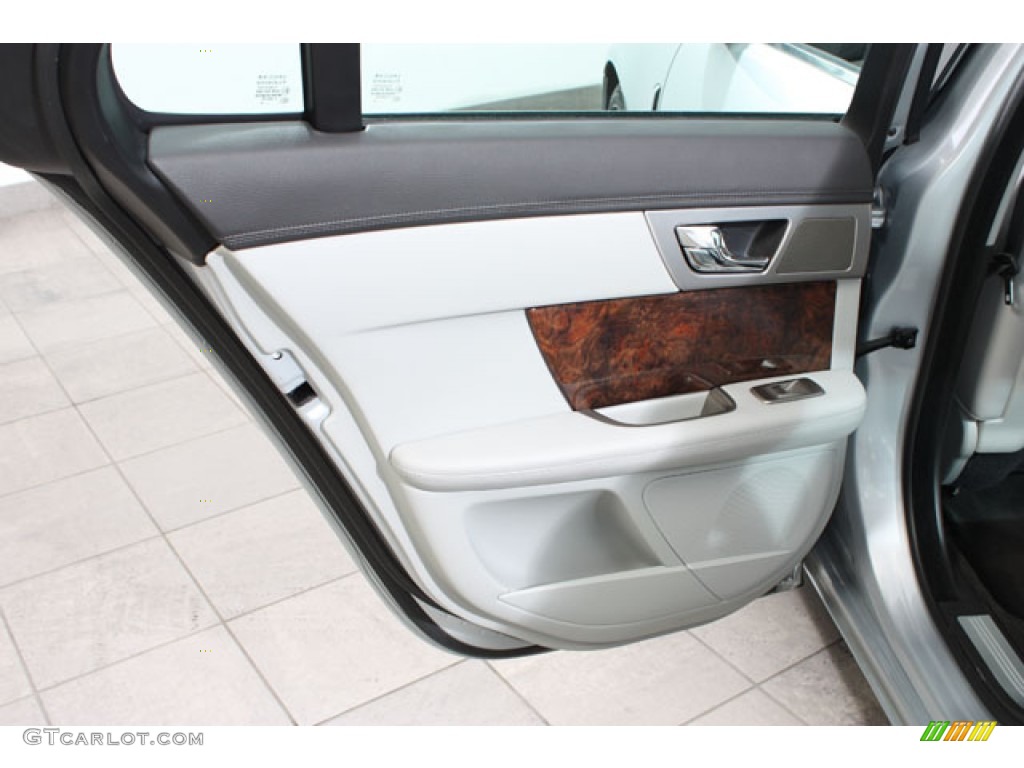 2009 Jaguar XF Luxury Dove/Charcoal Door Panel Photo #63354149