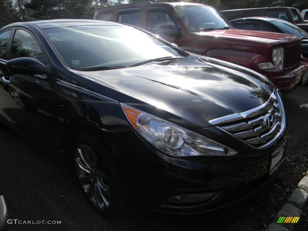 2011 Sonata SE - Midnight Black / Black photo #2