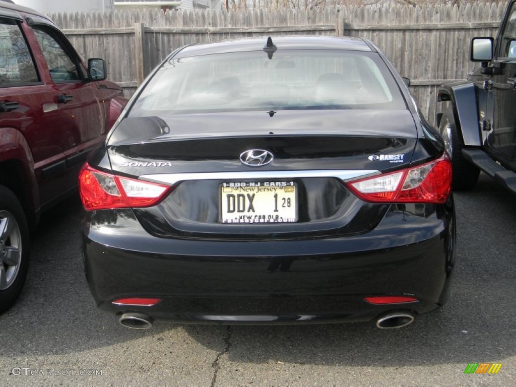 2011 Sonata SE - Midnight Black / Black photo #4