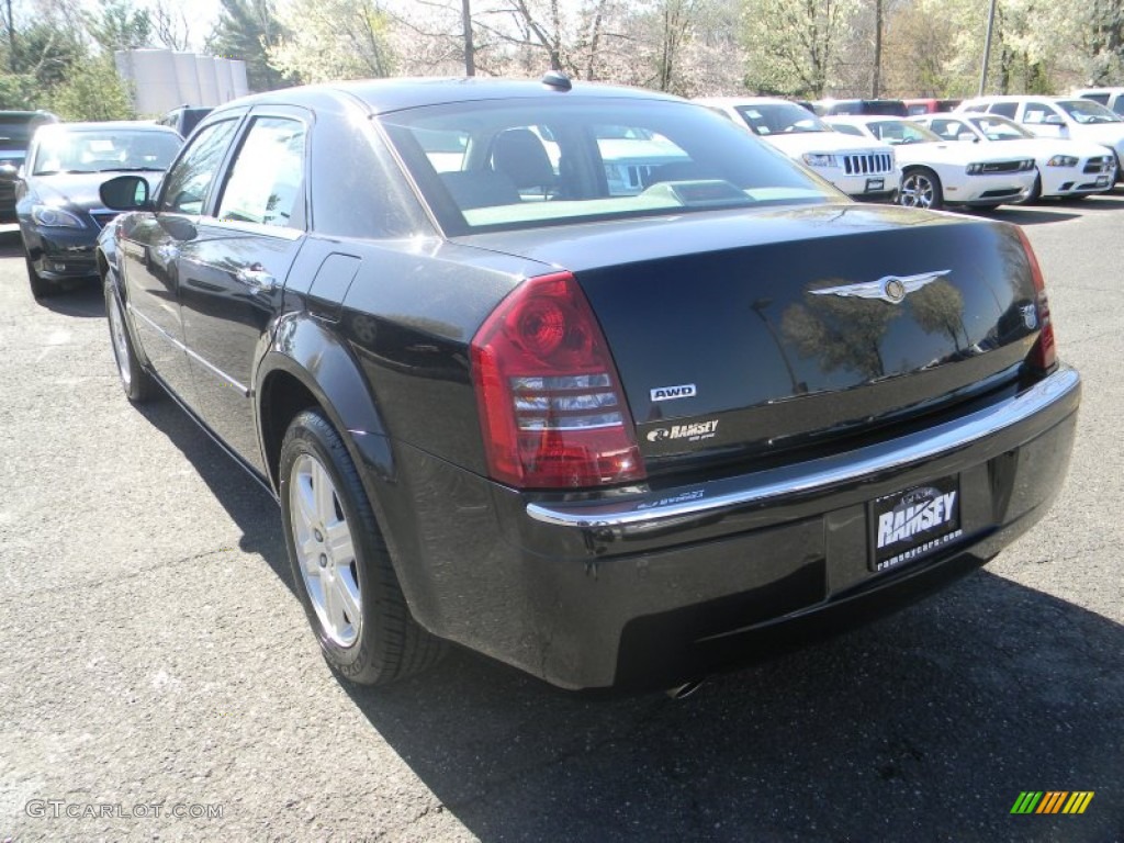 2005 300 C HEMI AWD - Brilliant Black Crystal Pearl / Dark Slate Gray/Medium Slate Gray photo #6