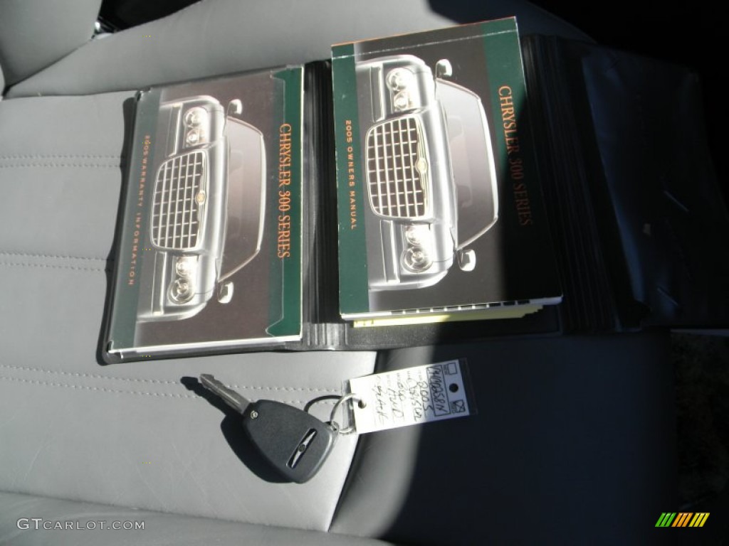 2005 Chrysler 300 C HEMI AWD Books/Manuals Photo #63362660
