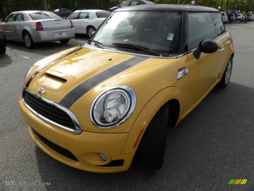 2009 Cooper S Hardtop - Mellow Yellow / Black/Grey photo #20
