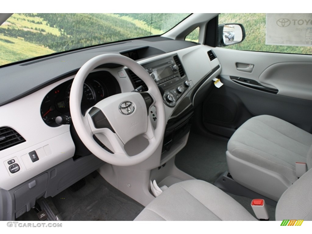 2012 Sienna V6 - Super White / Light Gray photo #4