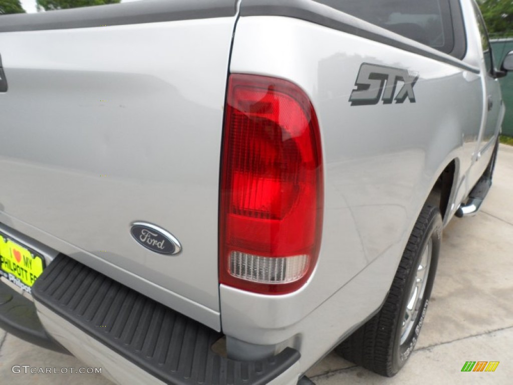 2004 F150 STX Heritage Regular Cab - Silver Metallic / Heritage Graphite Grey photo #21