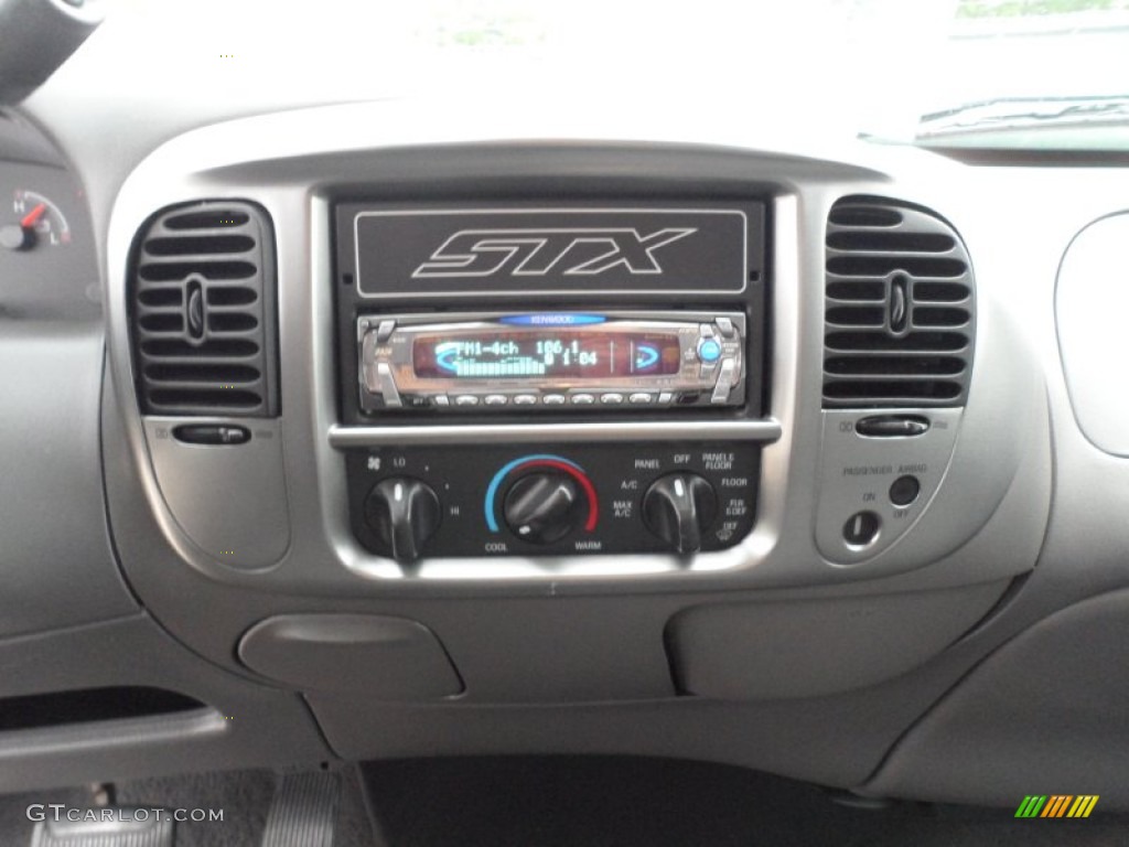 2004 F150 STX Heritage Regular Cab - Silver Metallic / Heritage Graphite Grey photo #35