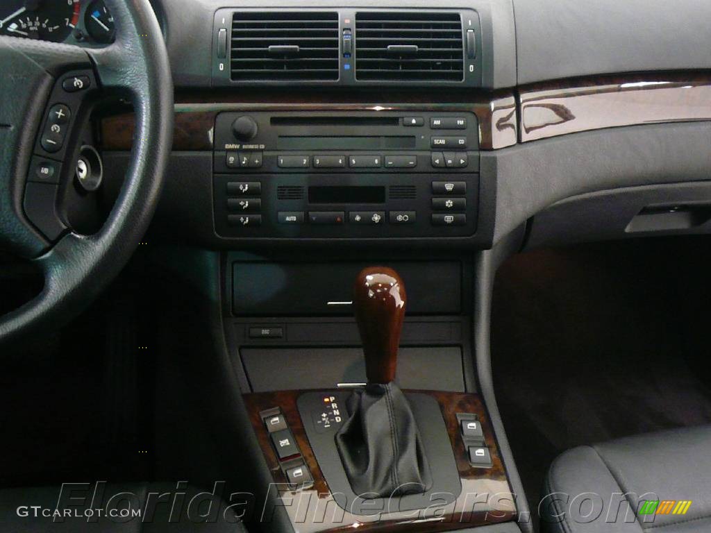 2001 3 Series 325i Sedan - Jet Black / Black photo #18