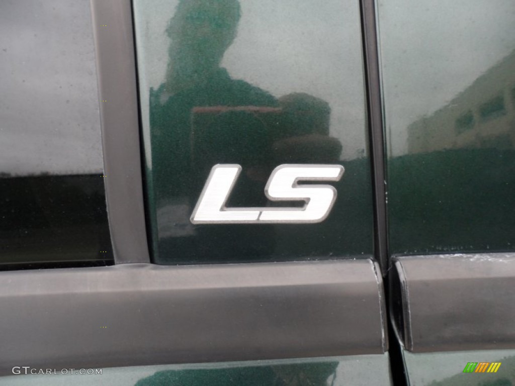 2002 Chevrolet TrailBlazer LS Marks and Logos Photos