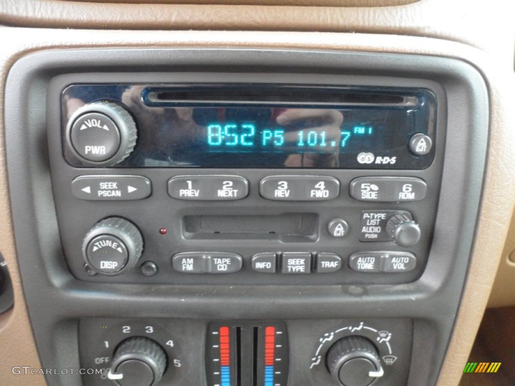 2002 Chevrolet TrailBlazer LS Audio System Photos