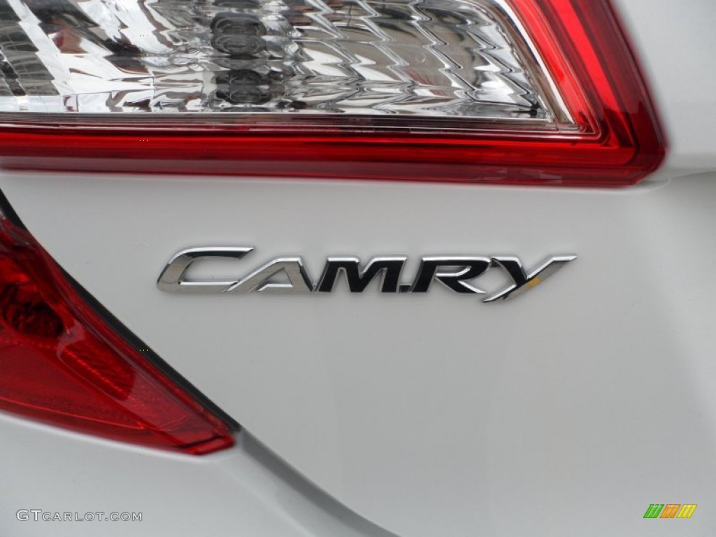 2012 Camry Hybrid LE - Super White / Ash photo #16