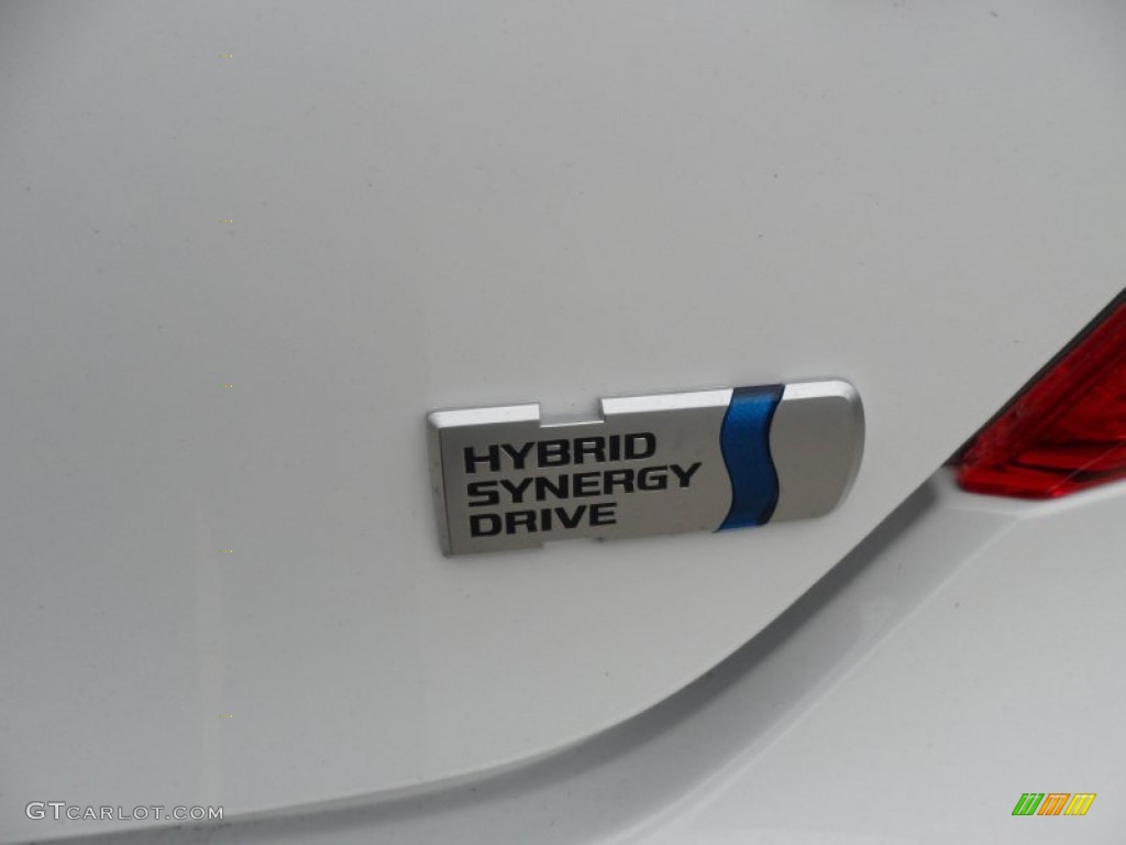 2012 Camry Hybrid LE - Super White / Ash photo #18