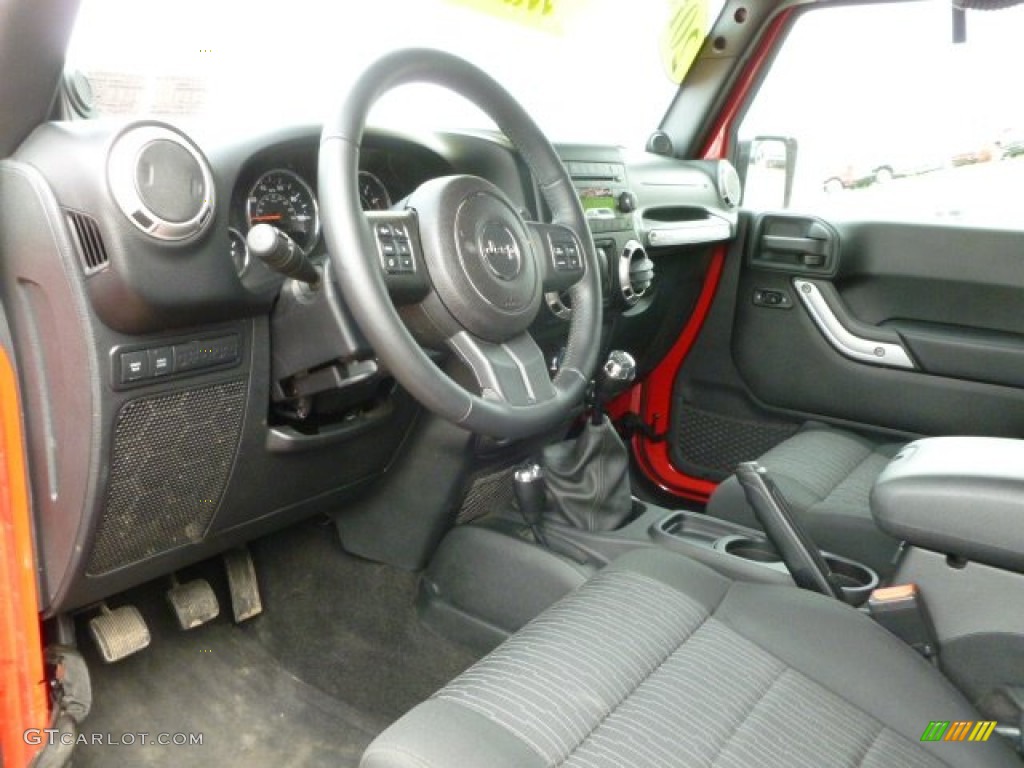 2011 Wrangler Rubicon 4x4 - Flame Red / Black photo #11