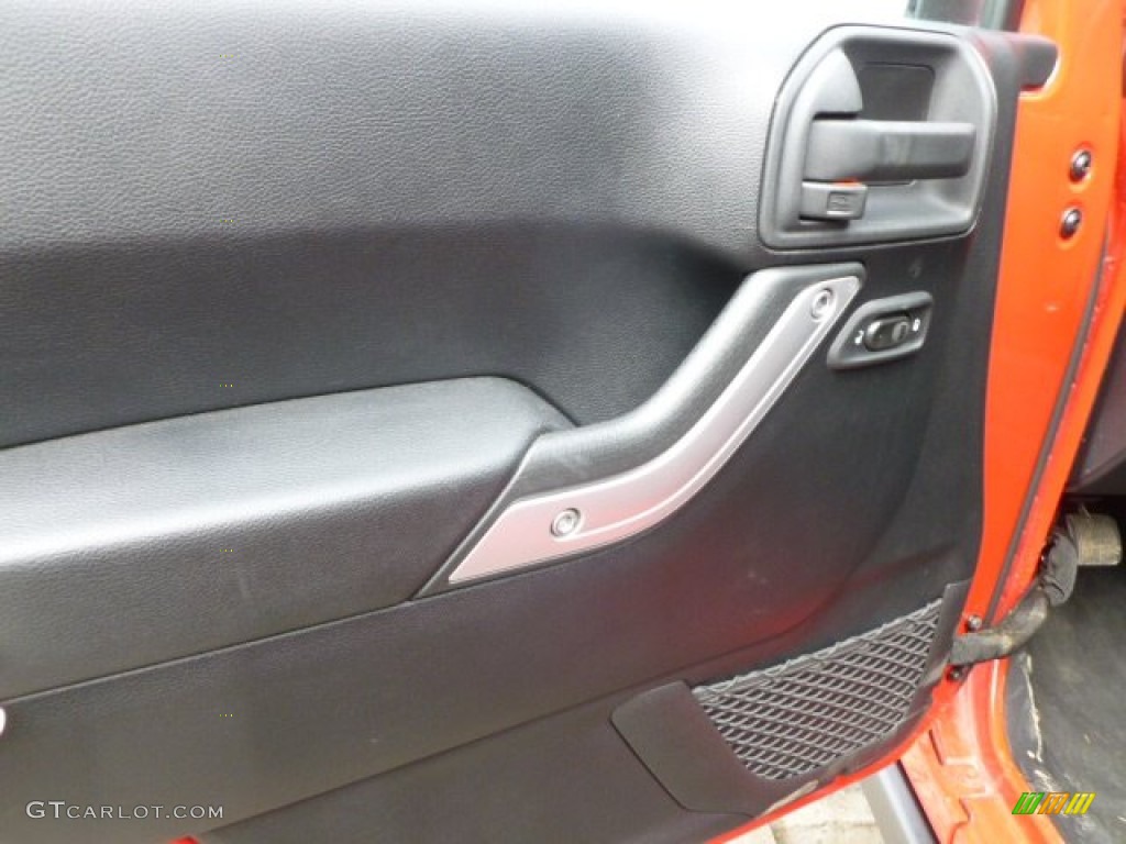 2011 Wrangler Rubicon 4x4 - Flame Red / Black photo #12