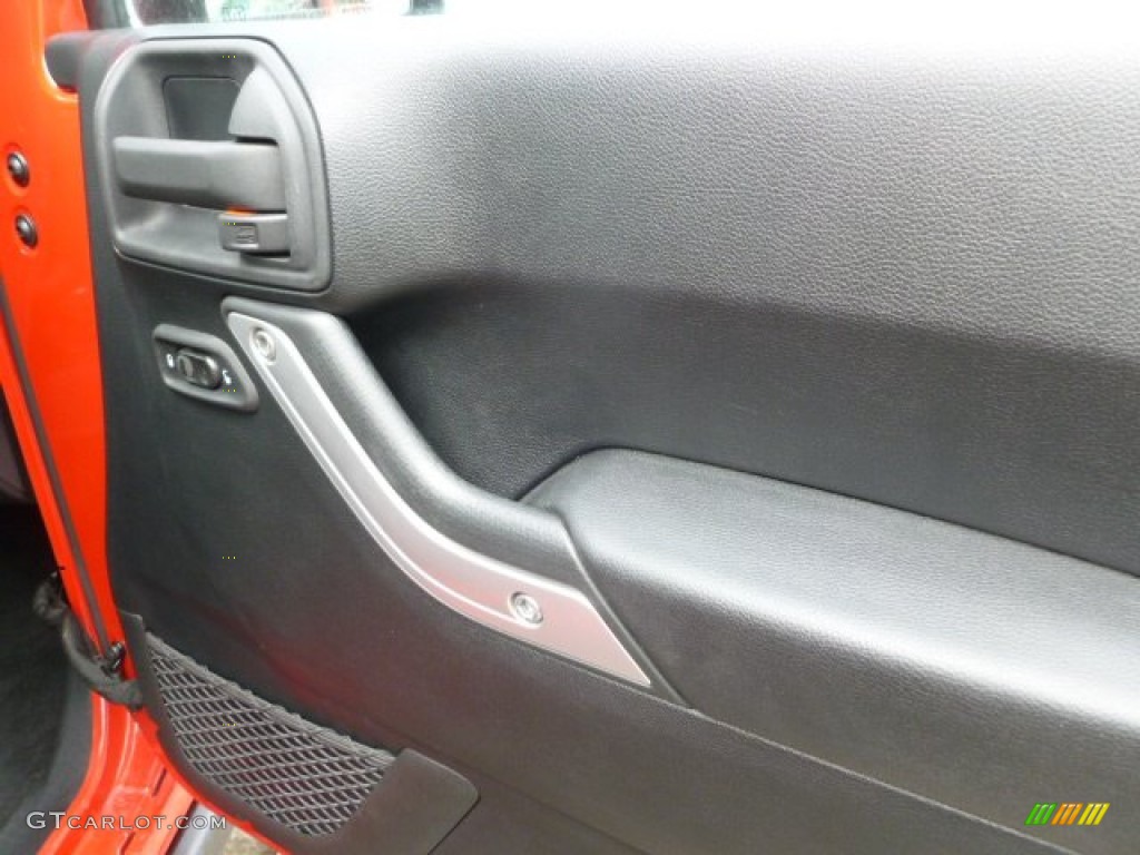 2011 Wrangler Rubicon 4x4 - Flame Red / Black photo #18