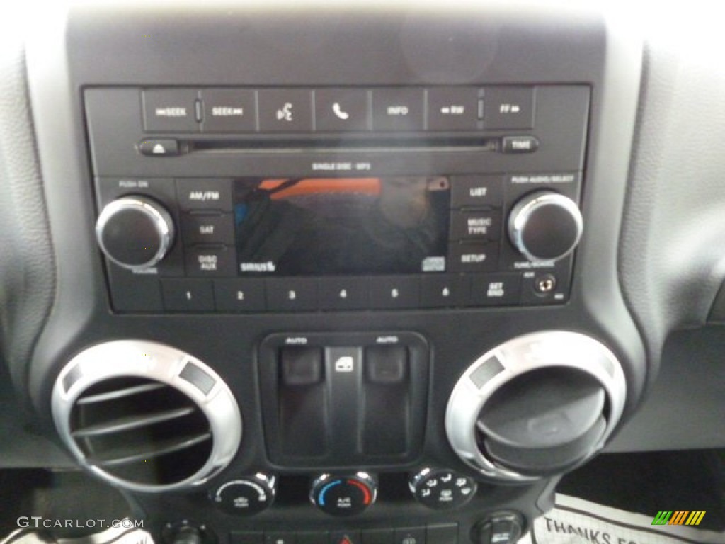 2011 Wrangler Rubicon 4x4 - Flame Red / Black photo #24