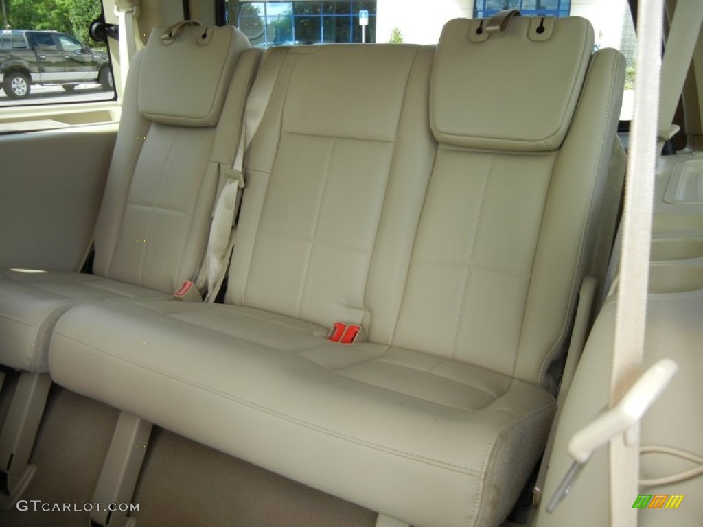 2008 Lincoln Navigator Luxury Rear Seat Photo #63392434