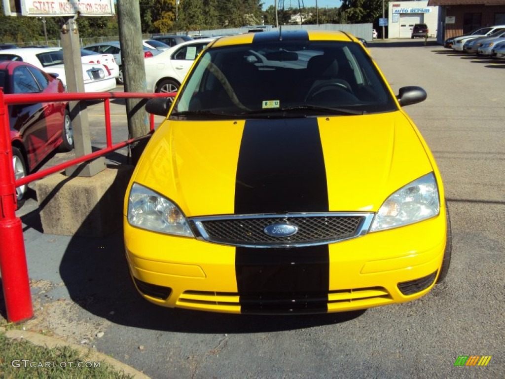2007 Focus ZX3 SES Coupe - Screaming Yellow / Charcoal photo #2