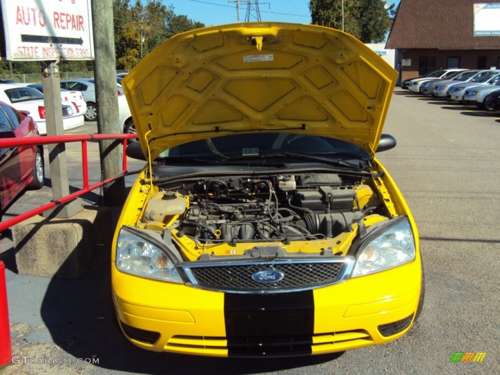 2007 Focus ZX3 SES Coupe - Screaming Yellow / Charcoal photo #15