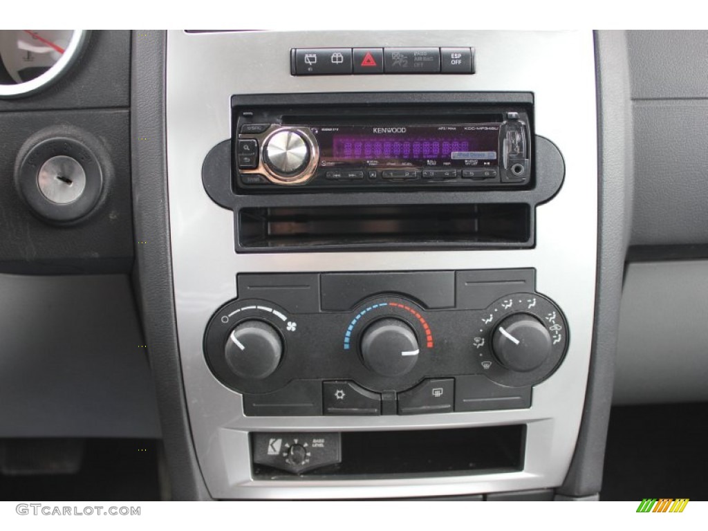 2006 Dodge Magnum R/T Controls Photo #63397249