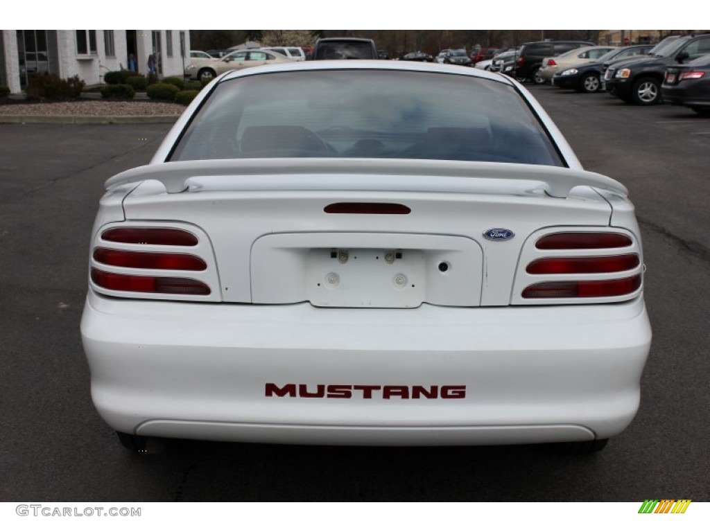 1995 Mustang V6 Coupe - Crystal White / Red photo #11
