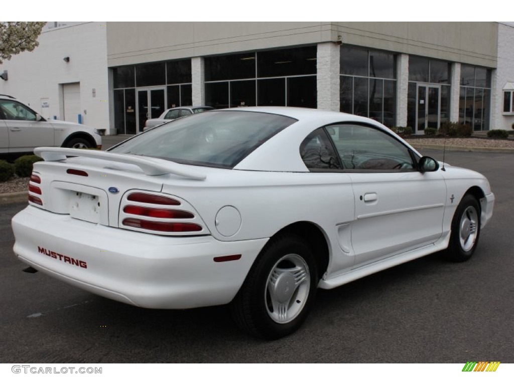 1995 Mustang V6 Coupe - Crystal White / Red photo #12