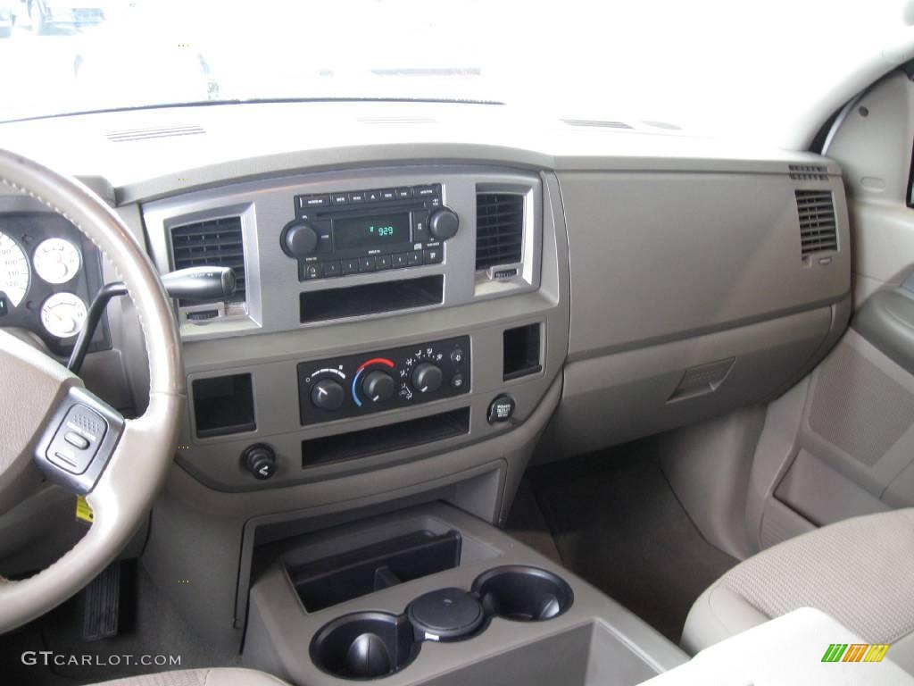 2006 Ram 1500 Sport Quad Cab - Bright White / Khaki Beige photo #17