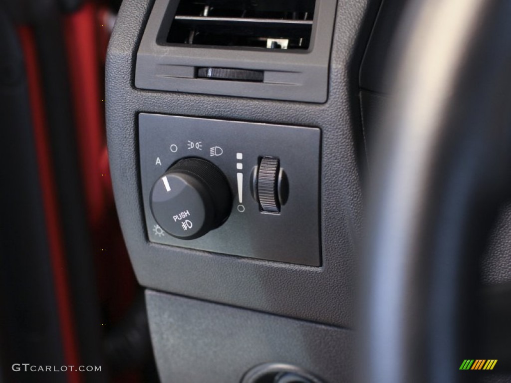 2008 Dodge Challenger SRT8 Controls Photo #63404111
