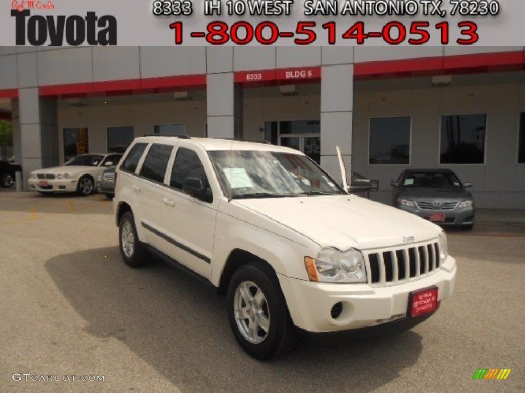 Stone White Jeep Grand Cherokee