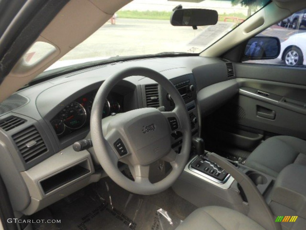 2007 Grand Cherokee Laredo - Stone White / Medium Slate Gray photo #12