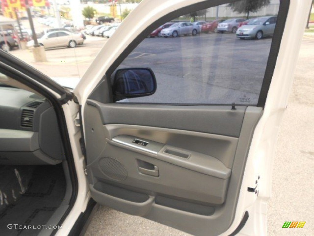 2007 Grand Cherokee Laredo - Stone White / Medium Slate Gray photo #13