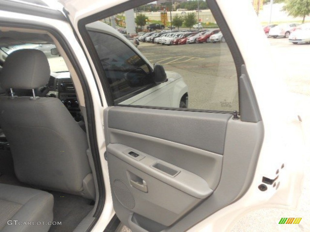 2007 Grand Cherokee Laredo - Stone White / Medium Slate Gray photo #16