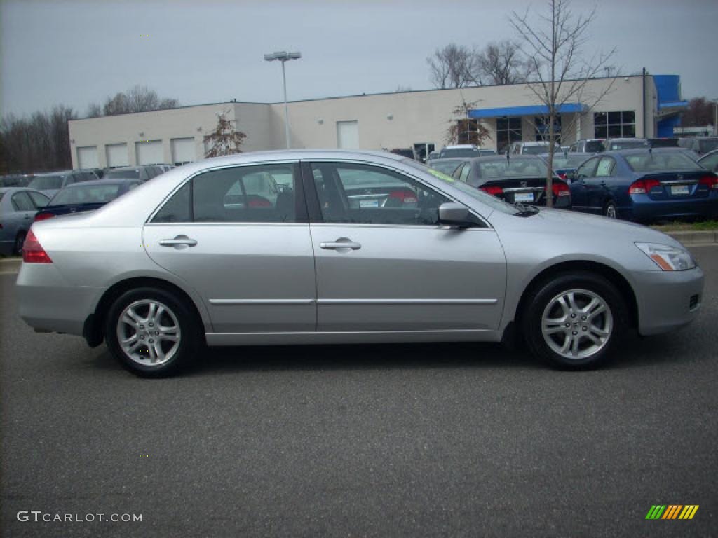 2006 Accord SE Sedan - Alabaster Silver Metallic / Black photo #2