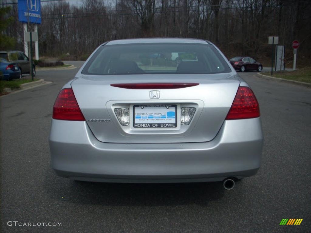 2006 Accord SE Sedan - Alabaster Silver Metallic / Black photo #4