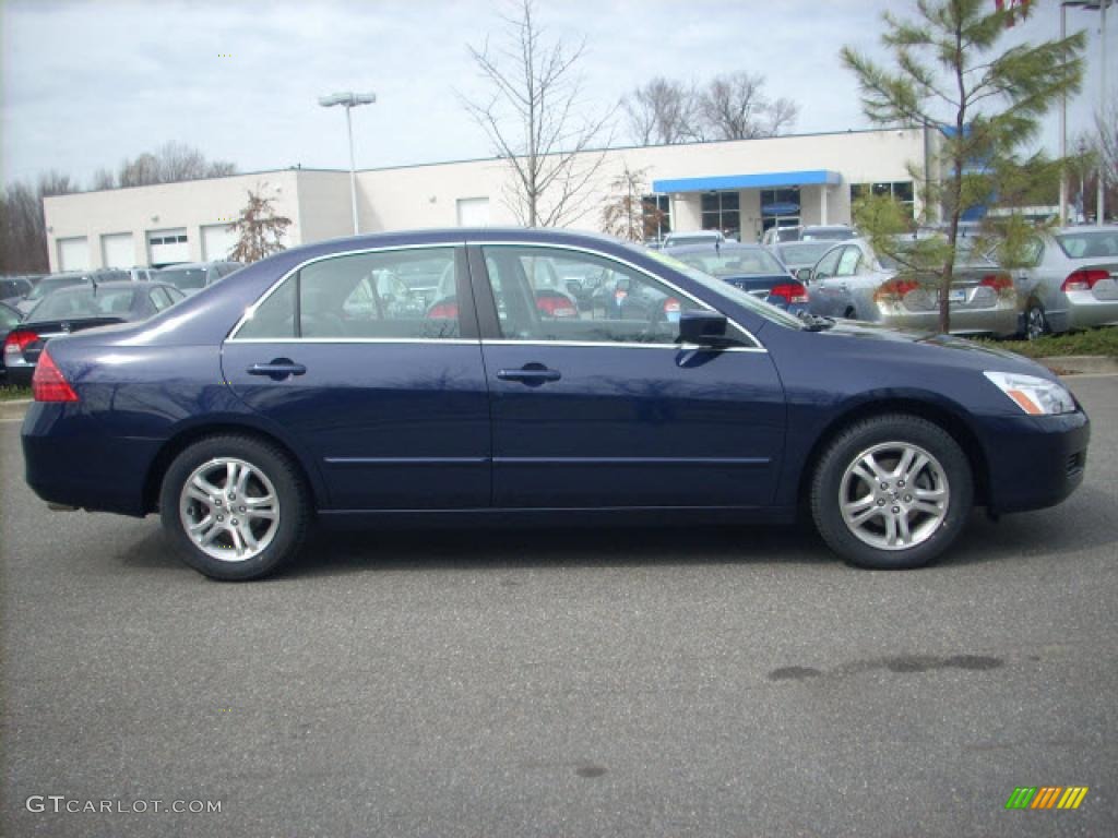 2006 Accord SE Sedan - Royal Blue Pearl / Gray photo #2
