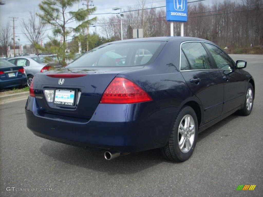 2006 Accord SE Sedan - Royal Blue Pearl / Gray photo #3
